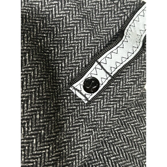 Lululemon Black Houndstooth Vinyasa Scarf Rulu Snap Wrap SO VERSATILE! - Picture 6 of 11